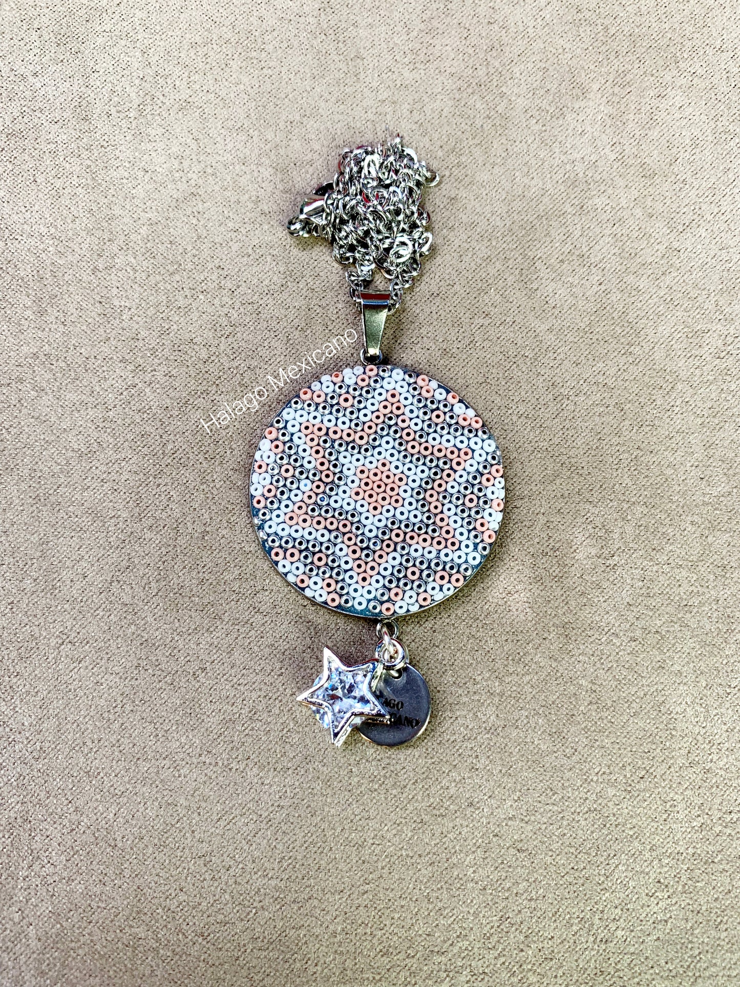 Collar con diseño y dije de estrella