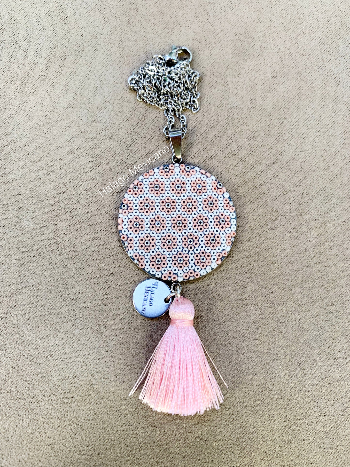Collar con diseño de florecitas