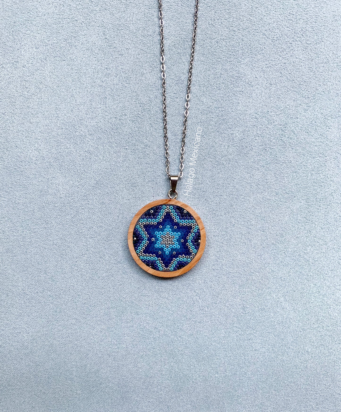 Collar de madera Estrella Azul