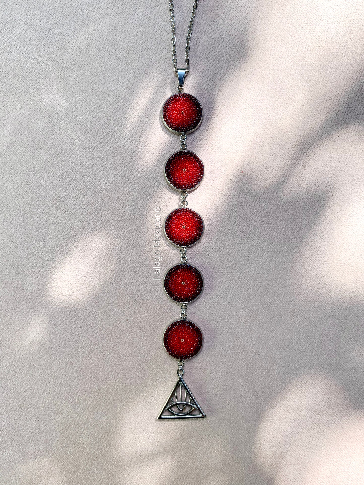 Collar corbatín circular rojo