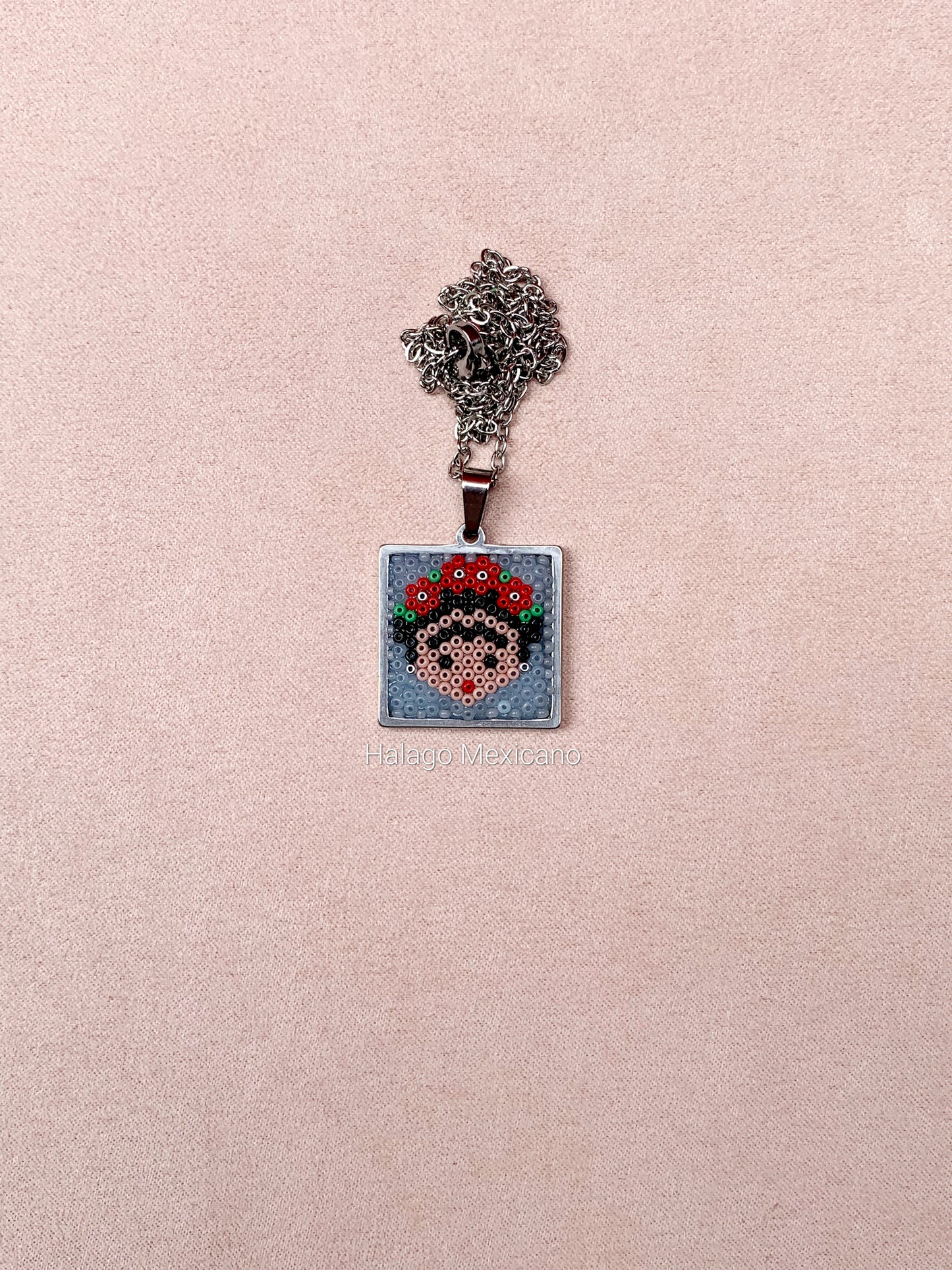 Collar cuadrado chico Frida granizo