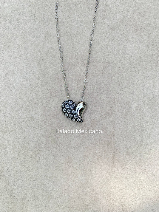 Collar con forma de corazón dividido de color NEGRO