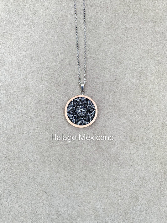 Collar de madera grande de color NEGRO