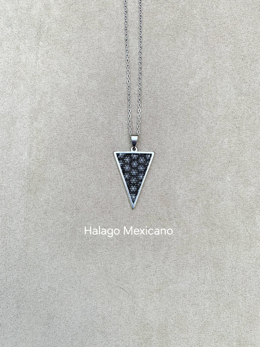 Collar triángulo Negro